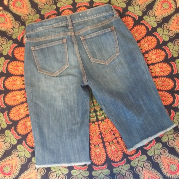 Old Navy "Sweetheart" Knee Length Jeans sz 0 NWOT - Picture 2 of 6